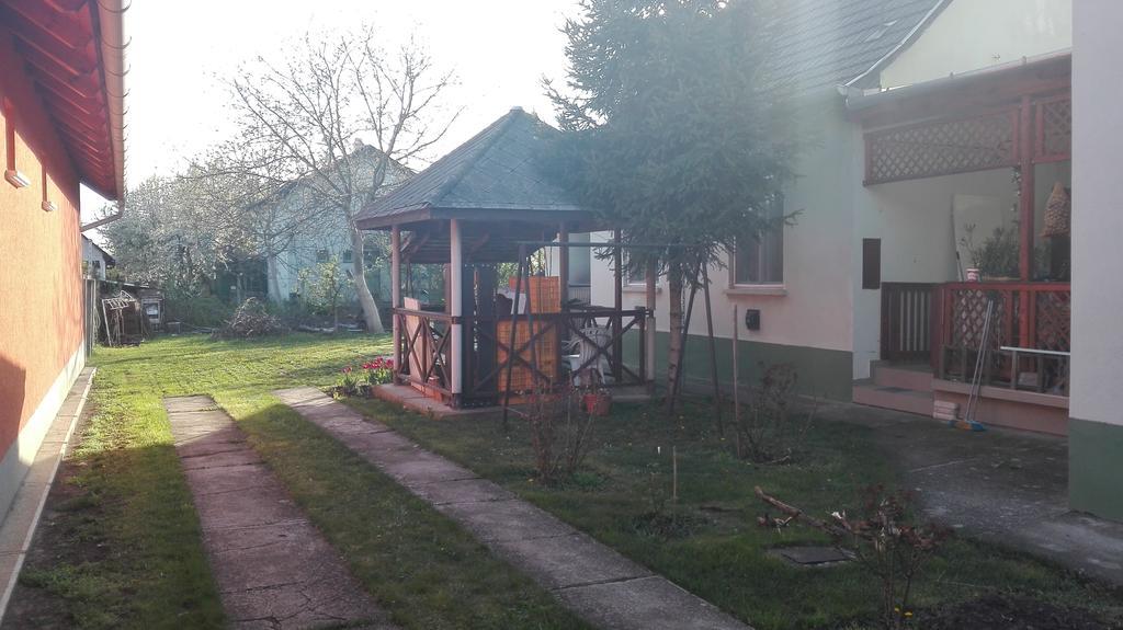 Plajbi Apartment Hajduszoboszlo Bagian luar foto
