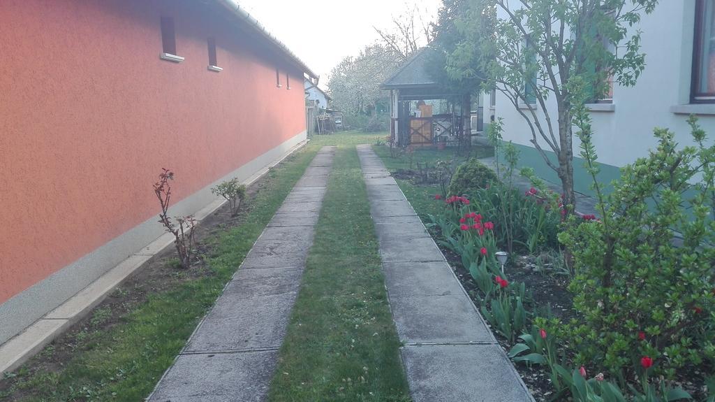 Plajbi Apartment Hajduszoboszlo Bagian luar foto