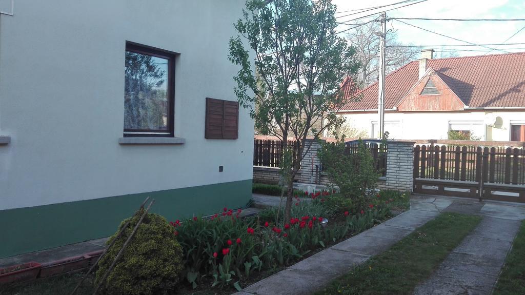 Plajbi Apartment Hajduszoboszlo Bagian luar foto