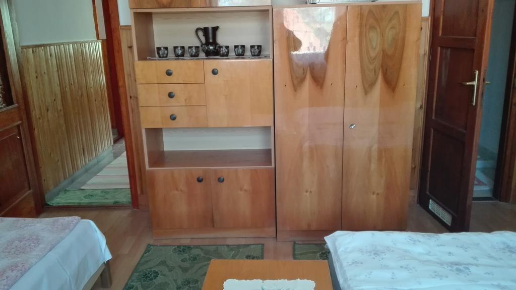 Plajbi Apartment Hajduszoboszlo Bagian luar foto