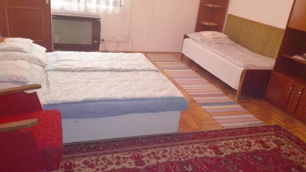 Plajbi Apartment Hajduszoboszlo Bagian luar foto