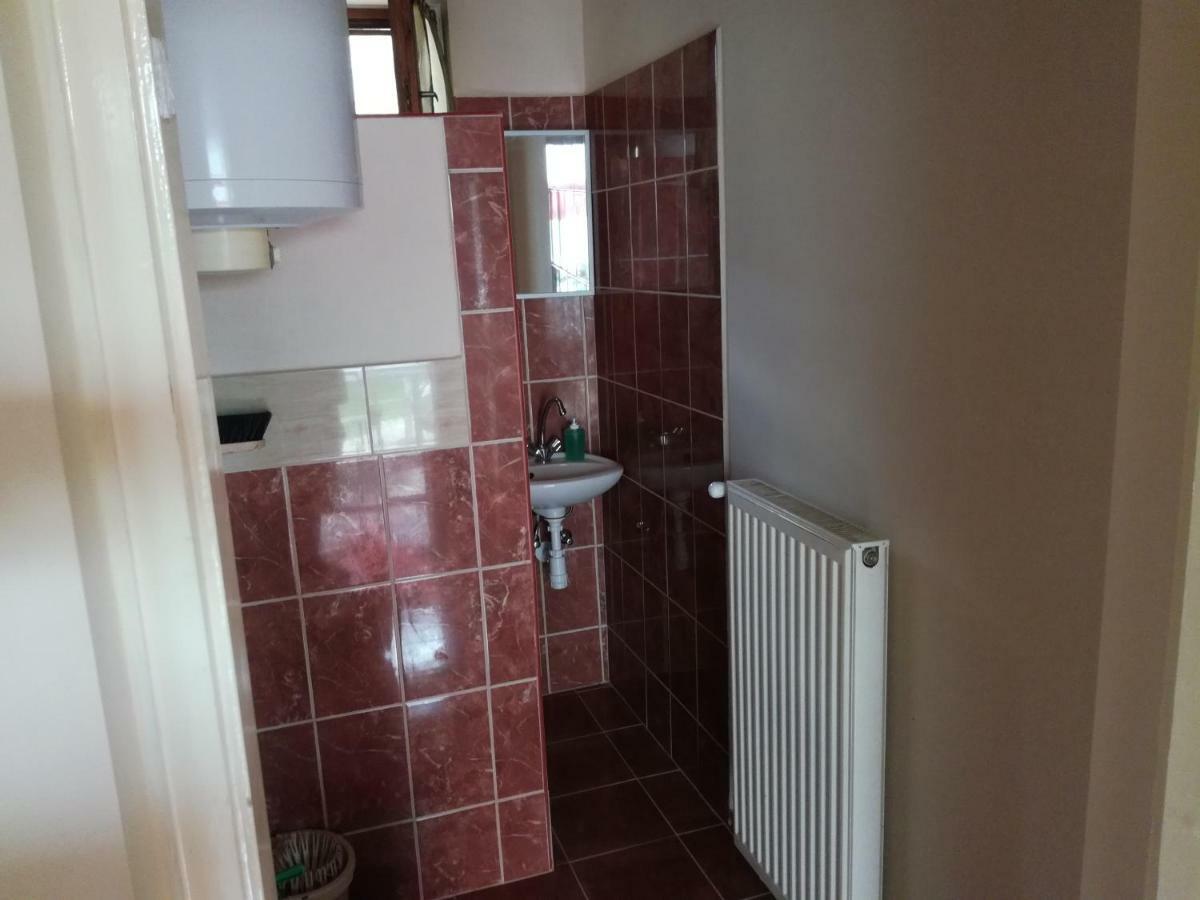 Plajbi Apartment Hajduszoboszlo Bagian luar foto