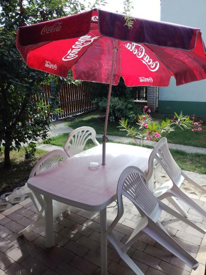 Plajbi Apartment Hajduszoboszlo Bagian luar foto