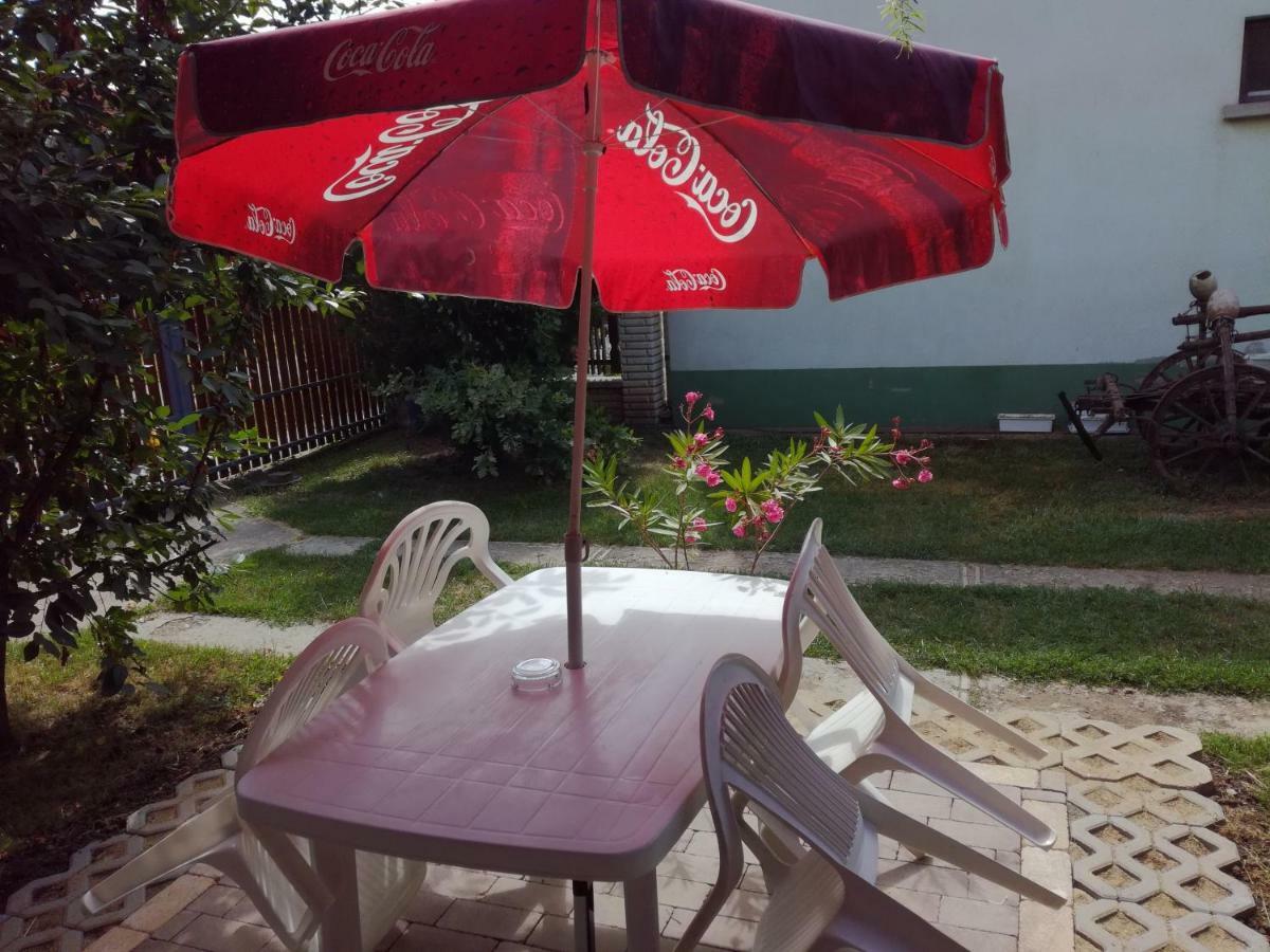 Plajbi Apartment Hajduszoboszlo Bagian luar foto